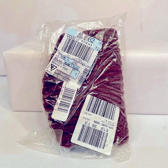 AUTUMN BURGANDY BEANIE WITH POM POM NWT - Picture 2 of 5